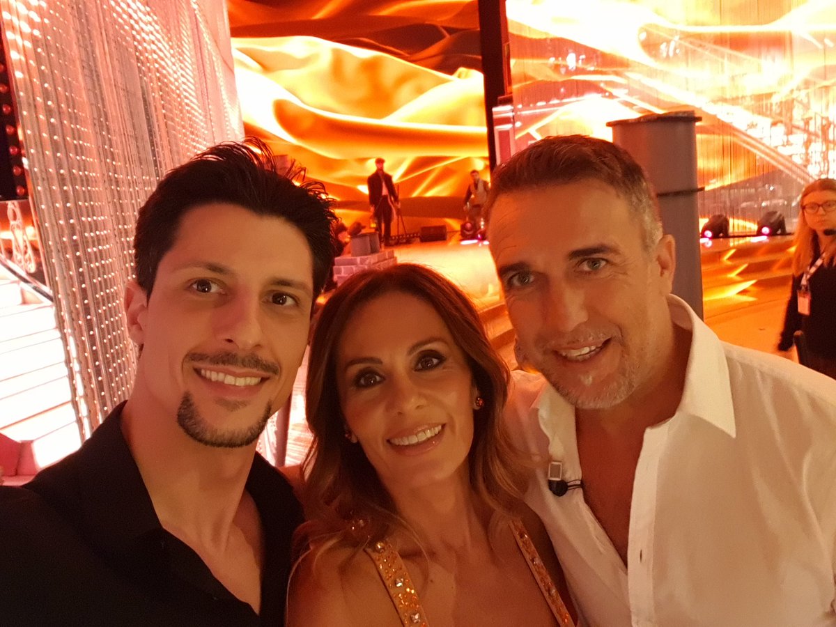 I veri campioni si distinguono per l'umiltà e @gabrielbatistuta ne è l'esempio, per me è stato un onore poter insegnare a lui e alla sua bellissima moglie <a href="/irinafernandez/">irina</a> persone splendide. Grazie a <a href="/milly_carlucci/">Milly Carlucci</a> per l'opportunità.
<a href="/Ballando_Rai/">BallandoConLeStelle</a> #ballandoconlestelle