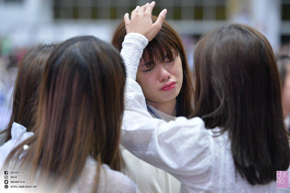MangkornYokFire's tweet photo. "I cried." 
"Then we'll do that together too."
#GygeeBNK48 #WeeBNK48 #DeeneeBNK48 #KhengBNK48 #มังกรหยกไฟ❤️ https://t.co/VhZtJrj3Xh