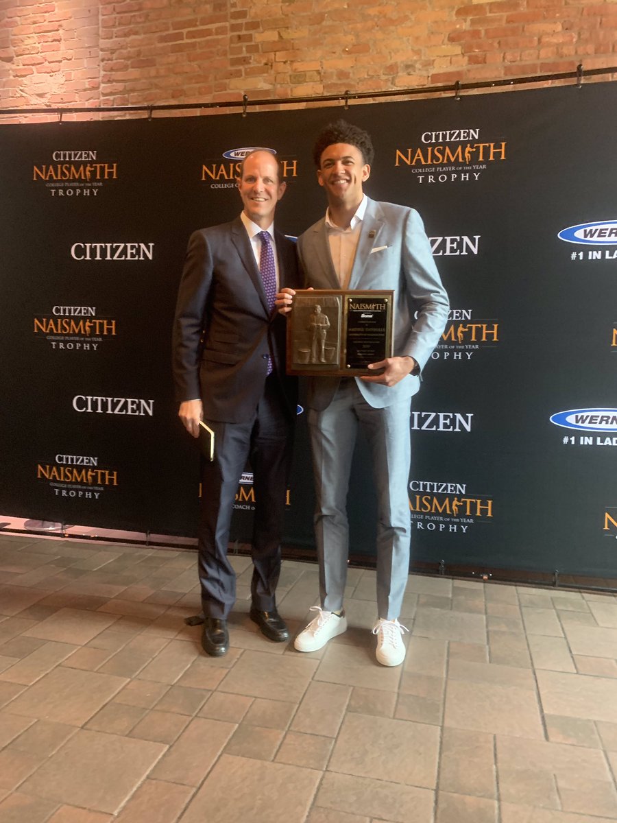 Coach_Hopkins's tweet photo. Truly an honor to get to share this moment with @MatisseThybulle ! We are so proud of him and could not think of anyone more deserving!

Husky Nation, join me in congratulating your NATIONAL DPOY!!! #TougherTogether #family https://t.co/wIqXuWnHG1