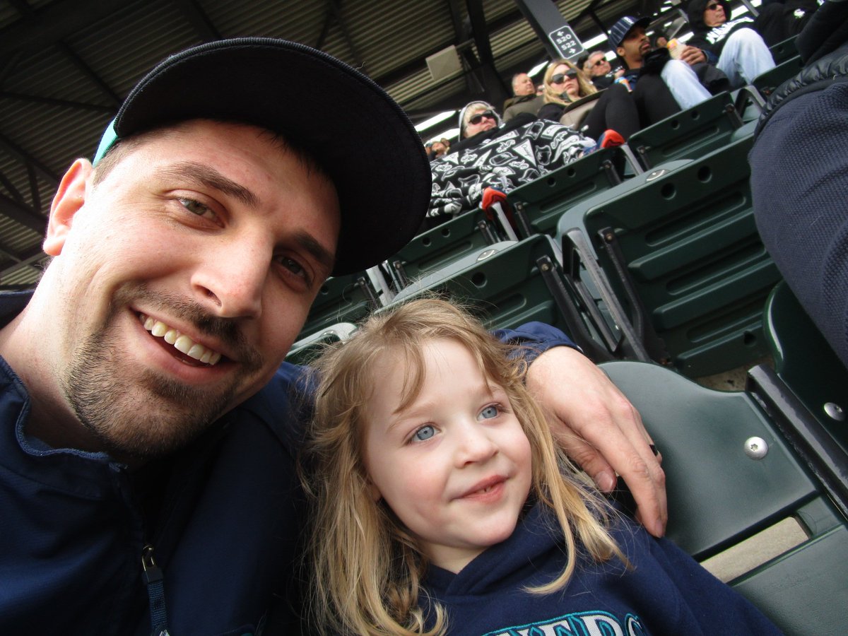 Seahawk12_'s tweet image. we had a fun saturday in chicago @Mariners #TrueToTheBlue