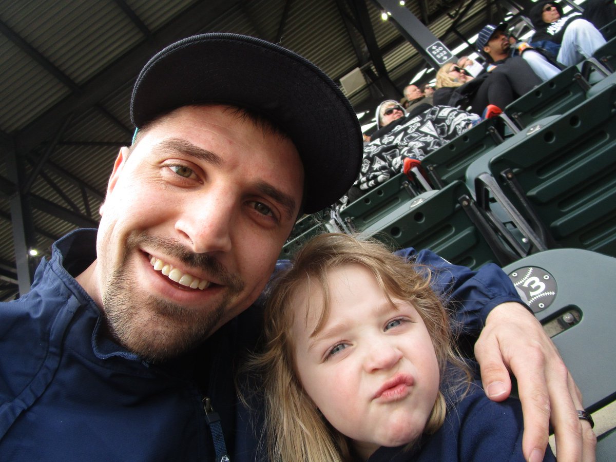 Seahawk12_'s tweet image. we had a fun saturday in chicago @Mariners #TrueToTheBlue