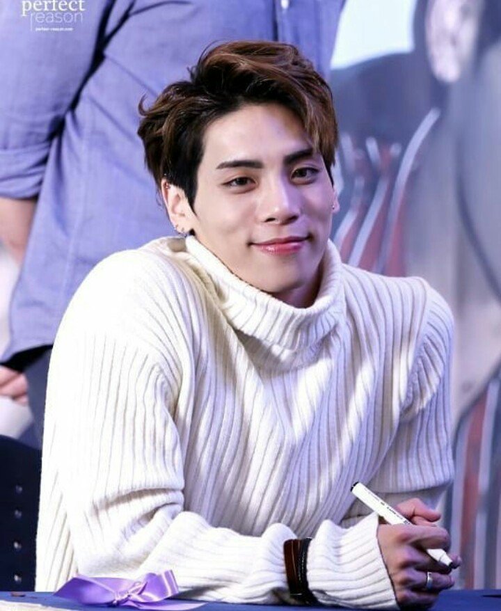 SmilingJinkii's tweet photo. HAPPY BIRTHDAY SUNSHINE! My greatest inspiration and always an incredible artist. We cherish the gifts you gave us and will always appreciate you and think of you. Happy birthday Jjong, I hope you're smiling brightly. I love you, always. 💙💙 #HappyJonghyunDay #HappyBlingDay https://t.co/B8GGFwb05g