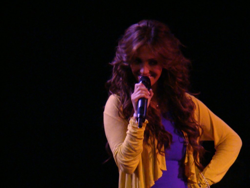 soy_monii's tweet photo. BACK TO SING ANAHI
@Anahi extrañamos verte arriba de un escenario. Pero sobre todo te extrañamos a ti!! 💜 https://t.co/WYnzQcZcf3