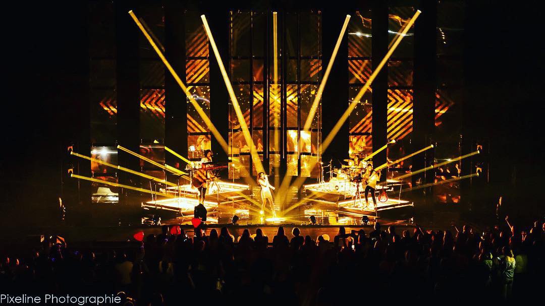 JeniferOfficiel's tweet photo. Merci Ajaccio, Nice, Bruxelles, Liège, Strasbourg, Marseille, Le mans, Fougères, Lyon &amp; Annecy!!! Et en route pour cette deuxième page 2 tournées, pour de nouveaux lieux, de nouvelles rencontres, de nouvelles surprises…! #flamboyanteetelectrique #nouvellepage2tournees https://t.co/BaKhQ2mgX9