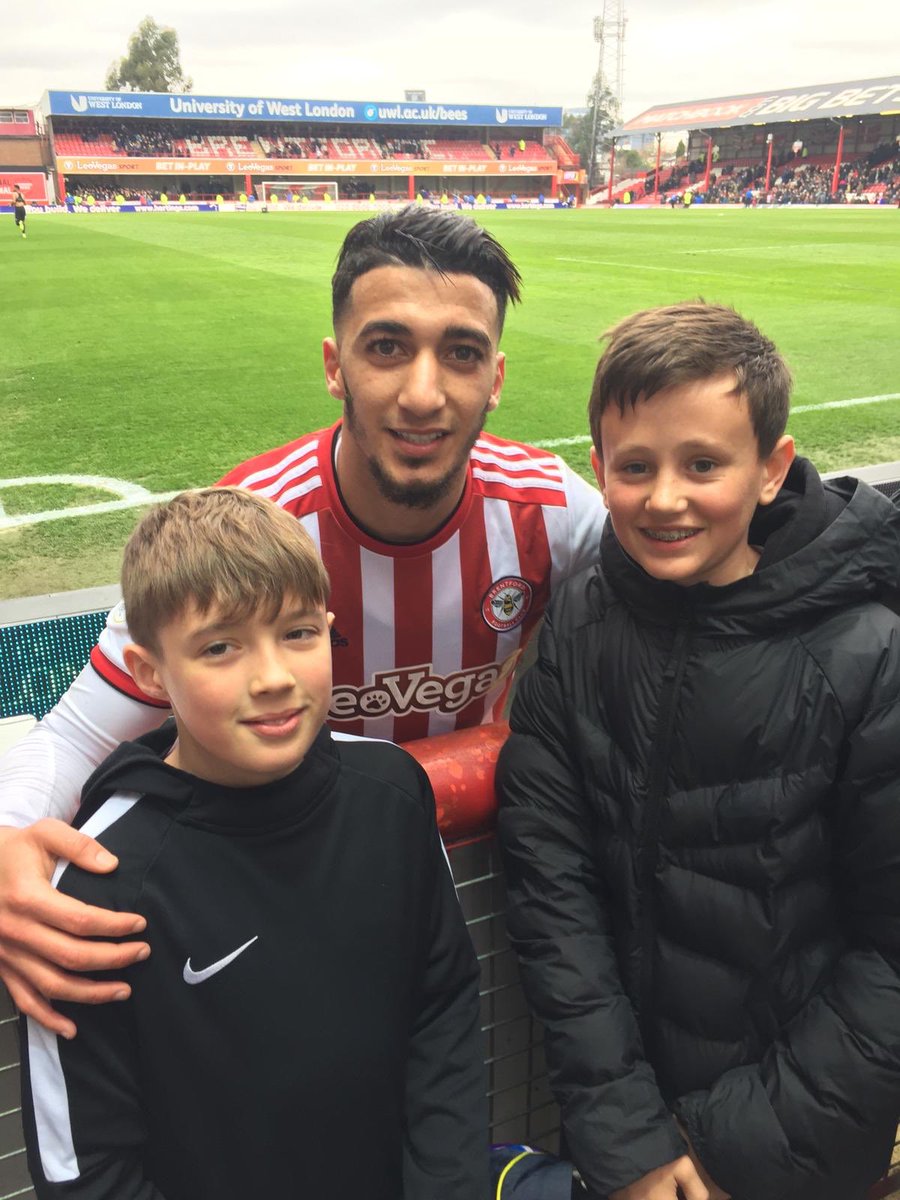 oggie72's tweet photo. @Benrahma2 An amazing footballer and a true gentleman, coming over to have a picture with the boys.  Made their day. https://t.co/sBBUbvITaE