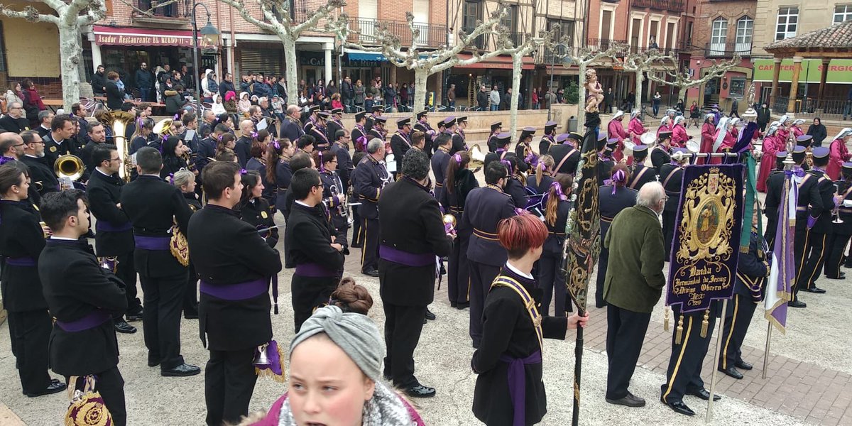 CCTTPIEDAD's tweet photo. Hoy en Sahagún en el Tradicinal Certamen de Bandas tras la subasta de los pasos https://t.co/5NT3QZh2TK