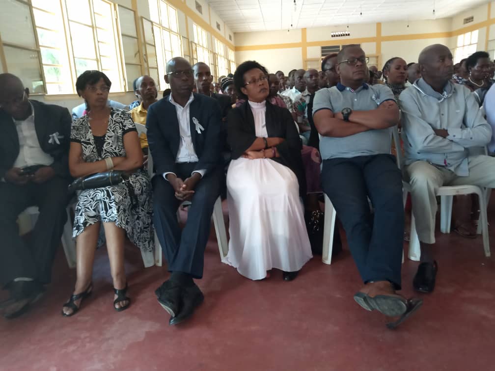 RugandoCell's tweet photo. Uyumunsi mukagari ka #Rugando twifatanyije n' abandi banyarwanda mugikorwa cyo #Kwibuka25 Jenoside yakorewe abatutsi 1994. Site ya #Kigali Junior Academy: Imidugudu ya #Gasange &amp; #Taba, kubiro by' Akagari hahuriye imidugudu ya #Gasange &amp; #Rebero. Twibuke Twiyubaka. @Kwibuka25 https://t.co/6xPd6NMsDY