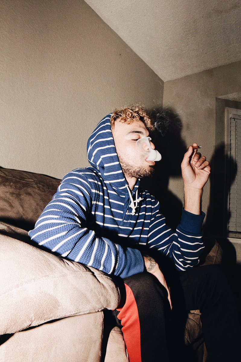 Frankiesdeadmgt's tweet photo. Fire up bro 🌹💀 shot with 50mm https://t.co/4z57320Dlu