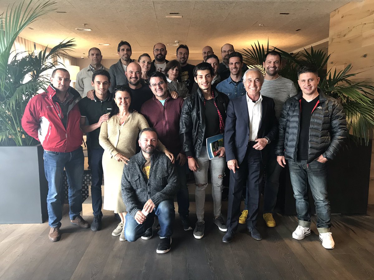 Fca_Serrano's tweet photo. Curso avanzado de #trading y #bolsa de valores. Alumnos que han pasado a avanzado y tienen muy claro cómo operar.  Ahora se les ha abierto un mundo nuevo. Verán el mercado con mis ojos y conseguirán ser rentables avanzando conmigo su camino. Un lujo de curso https://t.co/GKnxPkVp0F