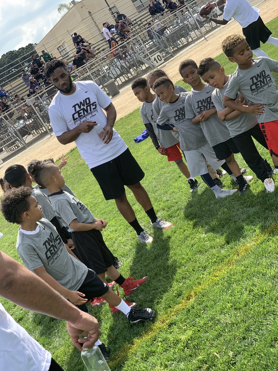 PennyGang07's tweet photo. I would like to thank the @nlmusd for allowing us of having another successful football camp... @2centfamilyfoudation @pennyhendrixx @elipenny_22 @nlmusd https://t.co/UWDg27sGRs