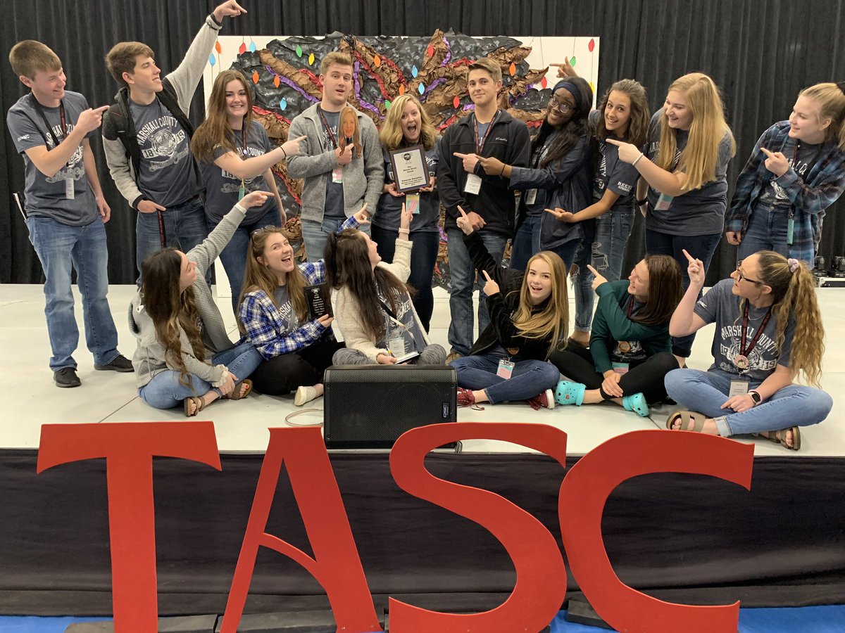 SCMCHS's tweet photo. Sweeney received the Warren Shull Advisor Award for high school advisors! #TASC2019 https://t.co/LMlWk4ML7V