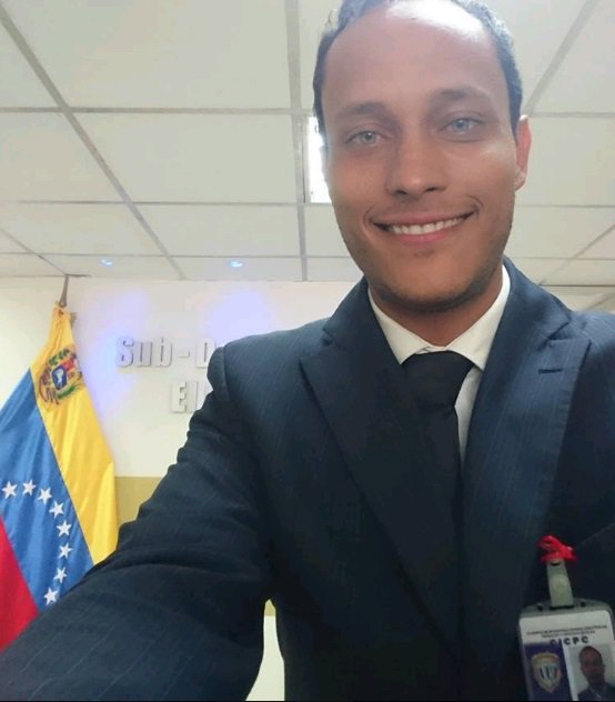 Un día como hoy pero en 1981 nace quien sería Policía, Actor, Adiestrador canino, Buzo, Paracaidista militar, Piloto, Inspector del CICPC y muy humanista con los niños de bajo recursos y personas en situación de calle, ÓSCAR PÉREZ héroe de Venezuela, hoy cumpliría 38 años... QEPD