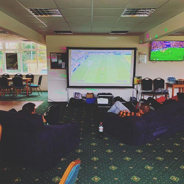 thepacvan's tweet photo. Tonights office. #fifa #football @leatherhead_fc @jake_grassify @daneickephotography @surreyhillsradio @clubculture1 https://t.co/U9t3Q2MMGu https://t.co/yGiIPJ7D19