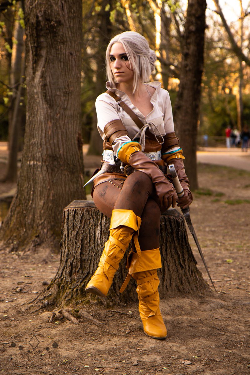 kuroi_Ana_'s tweet photo. She's a warrior princess who carved her name into history a depiction of her own story one she battled and conquered displaying her victory and glory.
PH: Alessandro De Falco
#2k19 #ciricosplay #thewitcher3 #cosplaying #cosplay #cosplays #cosplayer #coslayers #NerdGirl #kuroi_ana https://t.co/hzlopDFNTR
