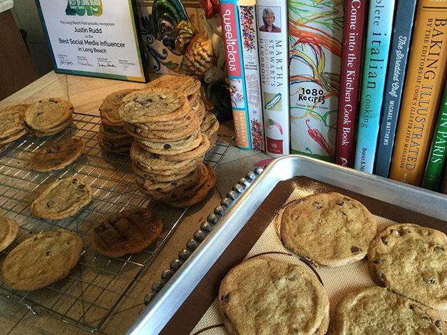 justinrudd's tweet image. Baking up chocolate chip cookies and brownies for the 4:30 PM Long Beach Mom Prom. Get registered for moms and kids at Justin Rudd.com/momprom. #MomProm #LongBeachMomProm #LongBeach #Dance #Kids #Mom #Mothers #ChocolateChipCookies #Brownies bit.ly/2D0Zps4