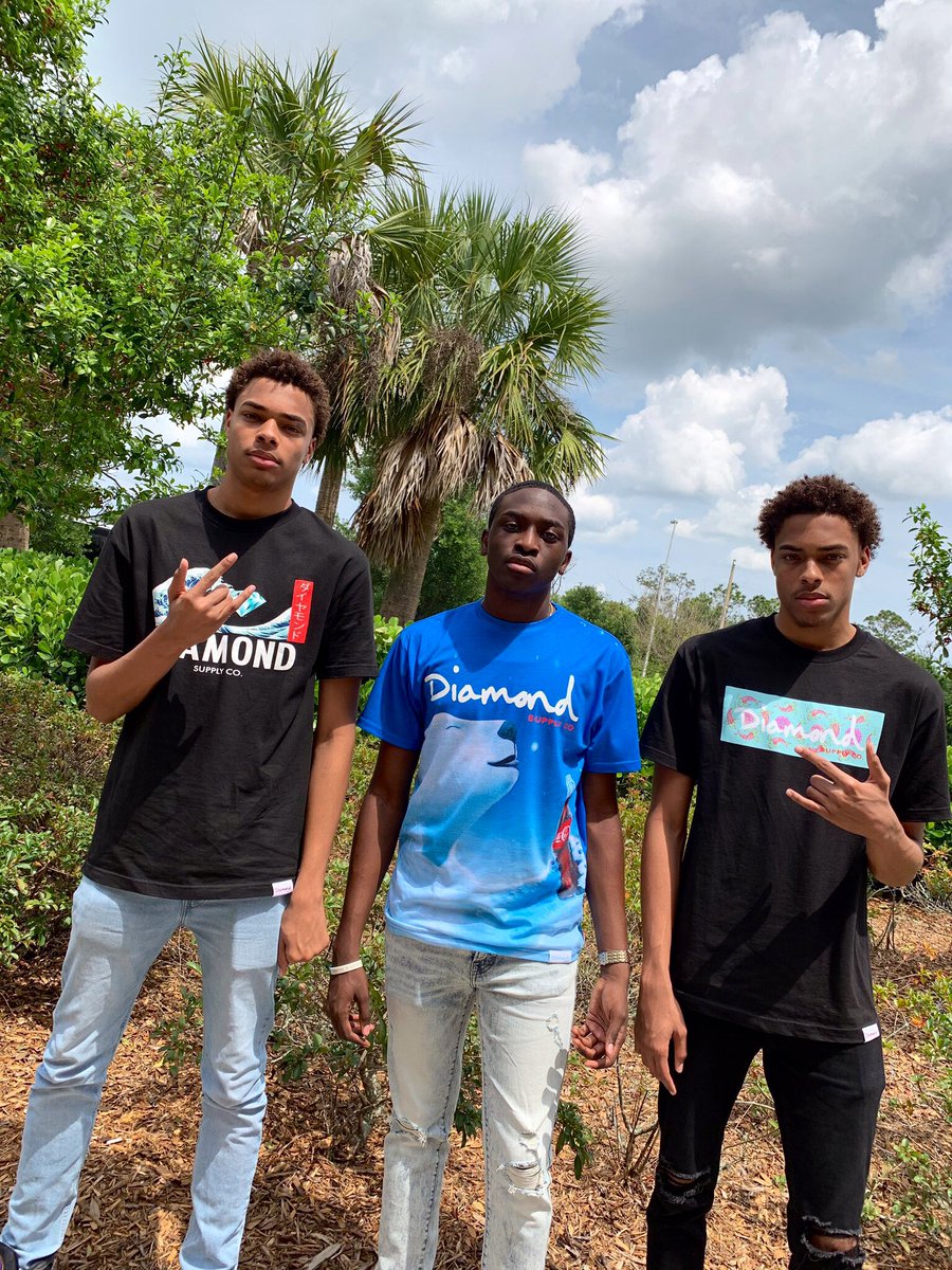 maysonespinal's tweet image. Its hard to find a diamond in a rhinestone world. #GradBash2K19 #MiramarGB2k19