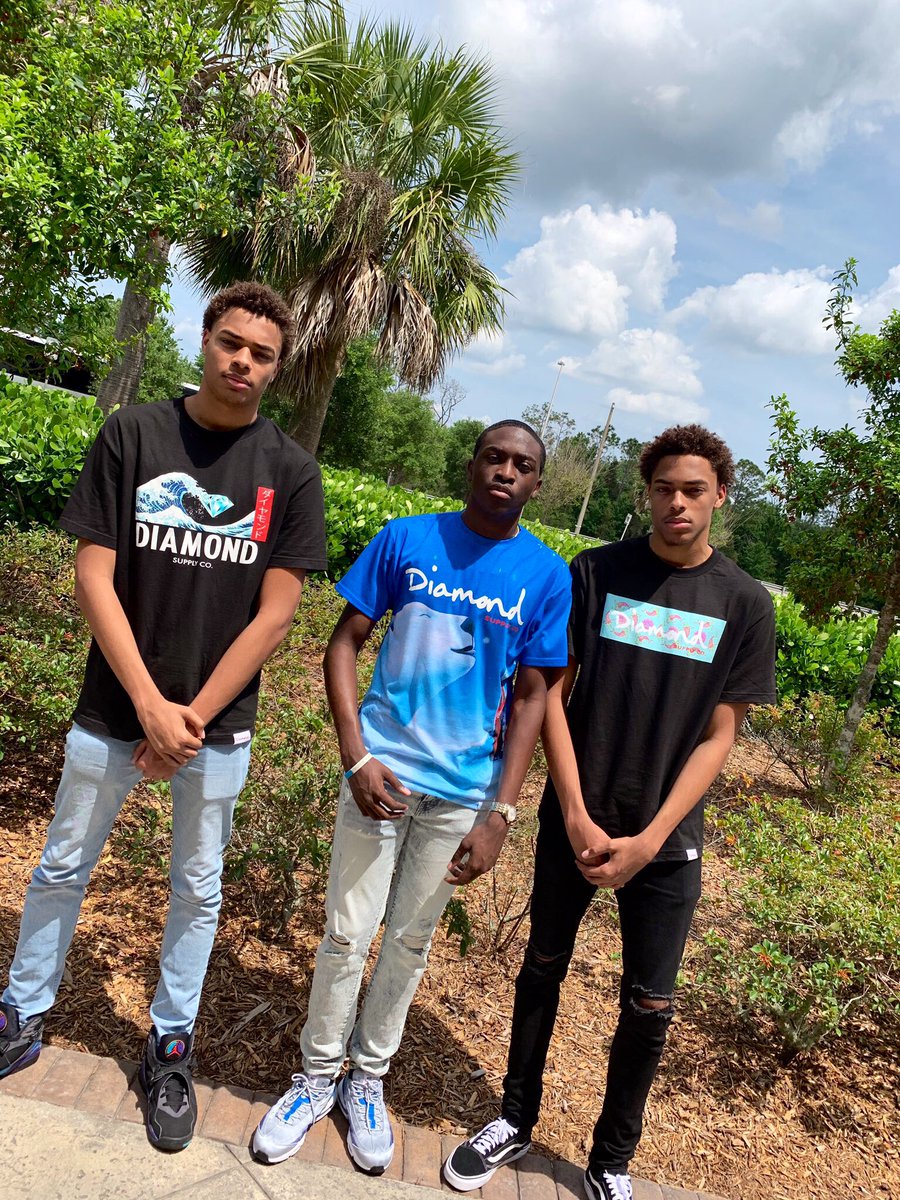 maysonespinal's tweet image. Its hard to find a diamond in a rhinestone world. #GradBash2K19 #MiramarGB2k19