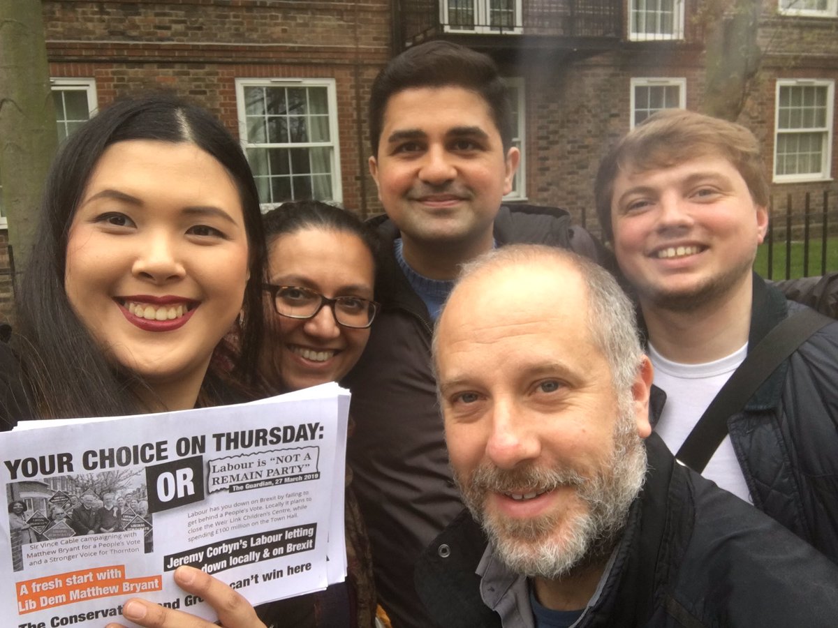 doublereds's tweet photo. And the final stretch of #Thronton by-election campaign is in full swing!
Great to see @EdwardJDavey giving @LambethLibDems a hand along with a (anti) #Brexit prep talk during lunch hour with our hard working @LondonLibDems activists across London. 🔶🇪🇺 #WorkingTogether @LibDems https://t.co/SII4r09izv