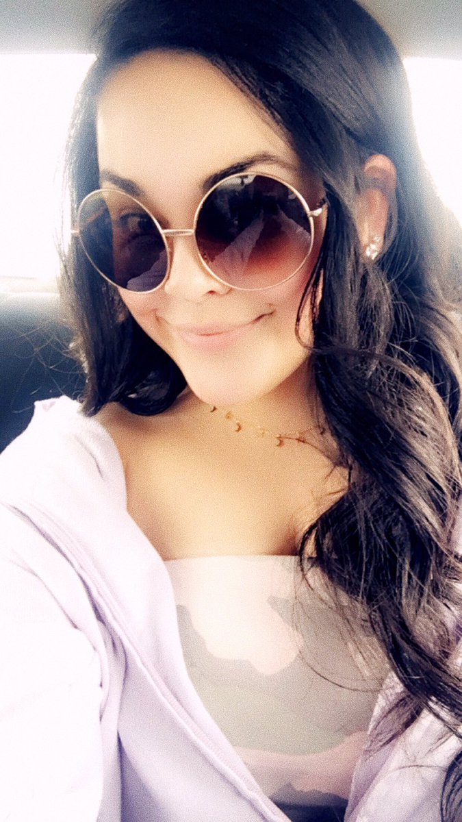 camilleroseeeee's tweet photo. my new header is so much better than this selfie https://t.co/qgKHvrIwbC