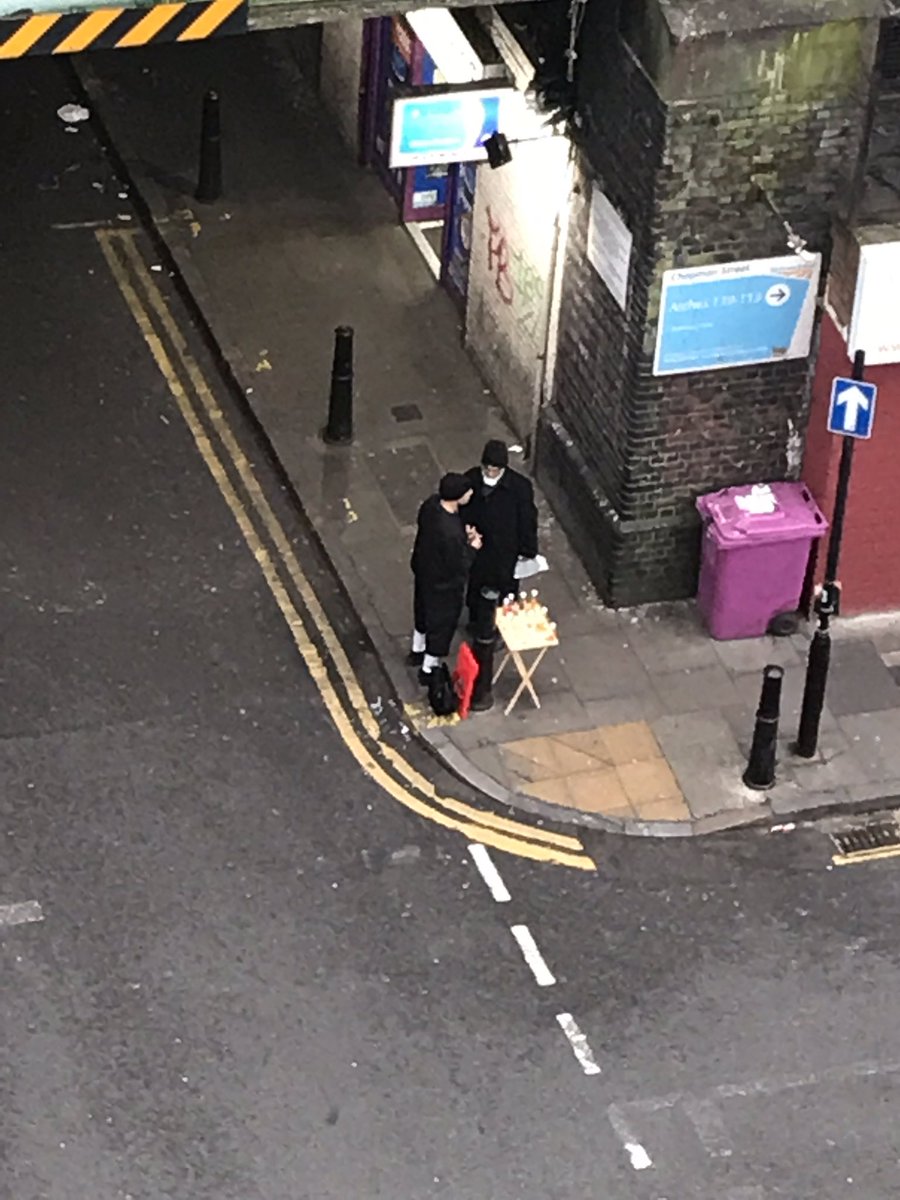 Unregulated trade is taking place everyday in #Shadwell <a href="/TowerHamletsNow/">Tower Hamlets Council</a> <a href="/MPSTowerHam/">Tower Hamlets Police</a> @MPSShadwell