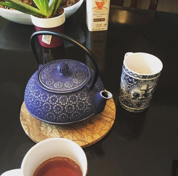 PrimulaProducts's tweet photo. Life is like a cup of tea: it's all in how you make it.
📷: @yamaboi87
#teapot #teapots #imalittleteapot #teapotlover #cocktailteapot #fineteapot #littleteapot #teapothill #teapotguru #thetruthfulteapot #teapotlove #castironteapot #showusyourteapots #hottea #drinkhottea https://t.co/NNSfc9y1k5