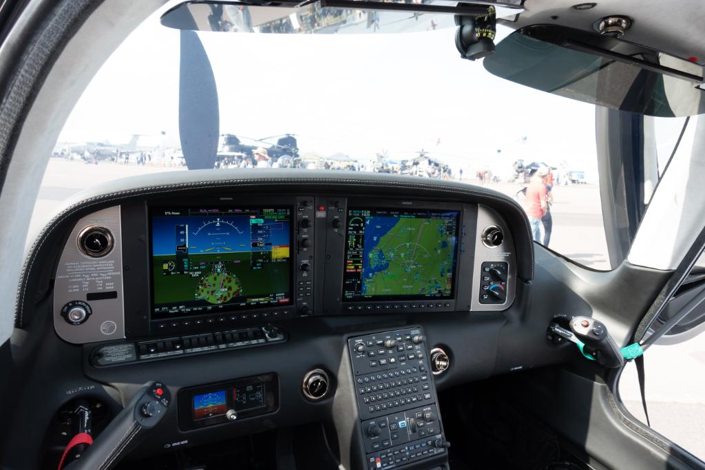 GarminAviation's tweet image. Our partner @Cirrus_Aircraft showcased their Garmin-equipped SR22T and Vision Jet G2 at @SunnFunFlyIn! The G2 Vision Jet features new Perspective Touch+ #avionics and Garmin Autothrottle! #SNF19