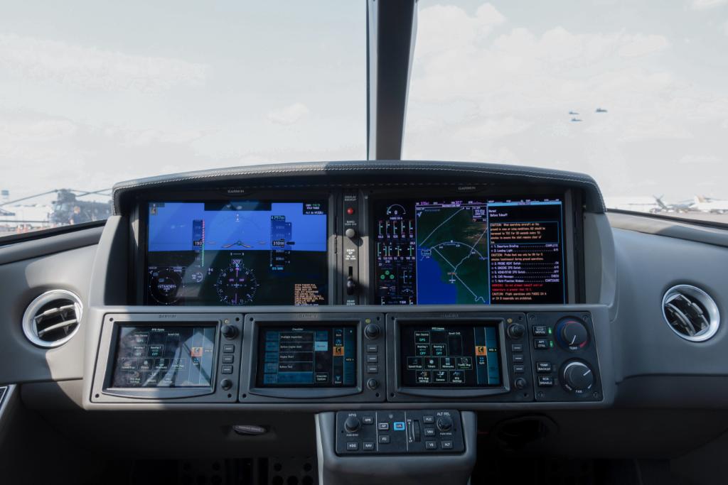 GarminAviation's tweet image. Our partner @Cirrus_Aircraft showcased their Garmin-equipped SR22T and Vision Jet G2 at @SunnFunFlyIn! The G2 Vision Jet features new Perspective Touch+ #avionics and Garmin Autothrottle! #SNF19
