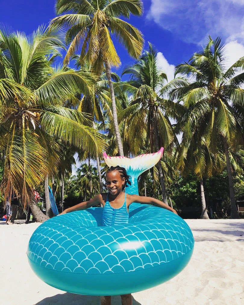 Comores_Evasion's tweet photo. Il a fait beau aujourd’hui , l’occasion de sortir nos bouées pour les plus petits.
📷 @ech_maag
#Maloudja #Comores #Fun #Bouee #paddle #Massiwa #Nautique https://t.co/Nl3tLwuomQ