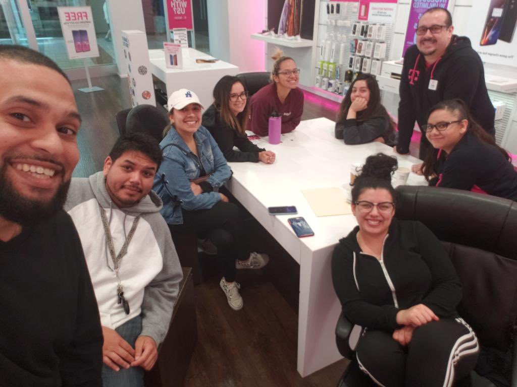 Aliebee95's tweet photo. #OakTownHounds ready to drop some knowledge about our amazing network ! https://t.co/QWhdID1XB7