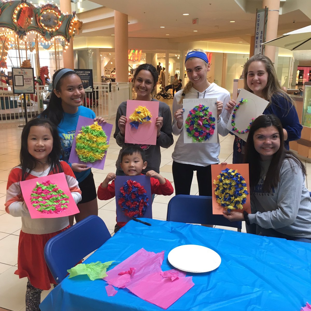 Oak_Leadership's tweet photo. We had a great time last Thursday volunteering at @hamiltonmall doing arts &amp; crafts with the kids club. Thank you to our volunteers!! https://t.co/Gorl5Hhow9