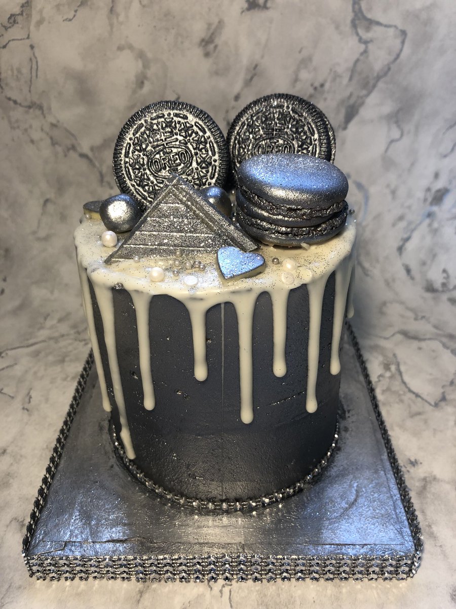 peachbakery_'s tweet photo. Hi @TheoPaphitis I run a small cake business that was established in 2016 when I was 19.  
I provide customers with bespoke cakes, cupcakes, traybakes and other delicious treats and would love to be part of #SBS #bakery #smallbusiness https://t.co/ki7Myw78bn