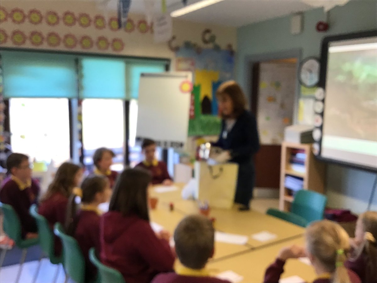 YsgolSaron's tweet photo. Mererid Hopwood yn ymweld ag Ysgol Saron
Mererid Hopwood visits Saron School https://t.co/rLl4PRVAX3