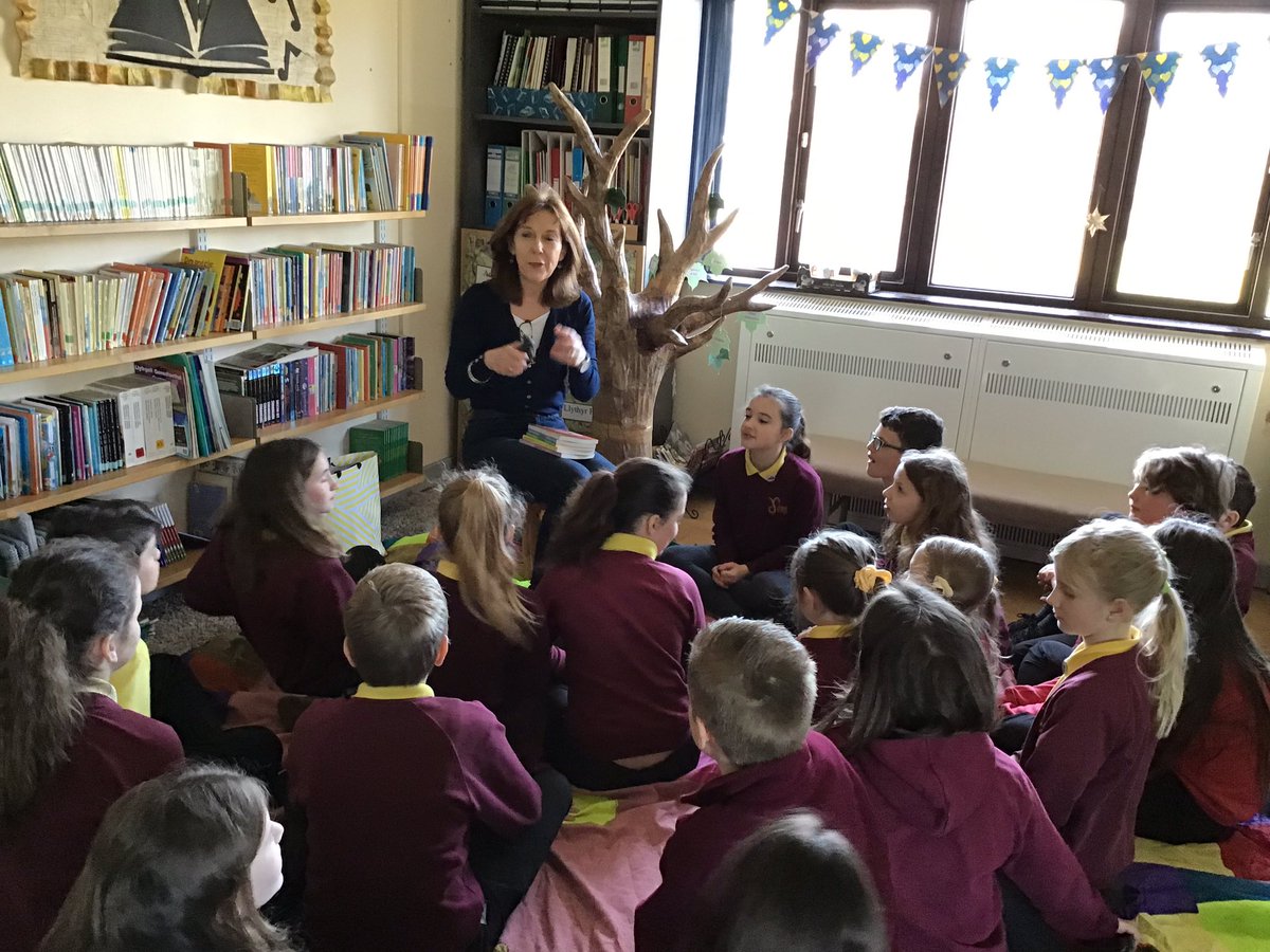 YsgolSaron's tweet photo. Mererid Hopwood yn ymweld ag Ysgol Saron
Mererid Hopwood visits Saron School https://t.co/rLl4PRVAX3