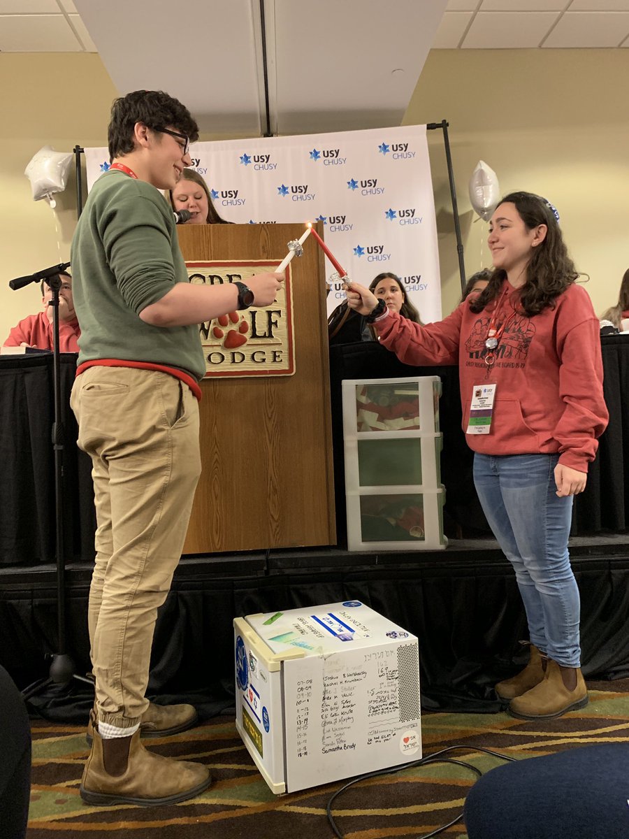 CHUSYIA's tweet photo. Passing it off to a great one. Congratulations to Drew Scott on becoming CHUSY’s 2019-20 IA VP! CHUSY, you are in great hands! 🇮🇱 https://t.co/FsYdqqGDyR