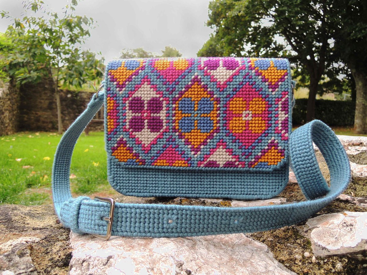 BobbinandFred's tweet photo. New Pattern: Millefleur Satchel published in Needlepoint Now magazine. Read morea about it: https://t.co/Cjkbrkvp8Z WIN a copy of the magazine with the full tutorial: https://t.co/xAiHJ3RoUz 😍#ukcraftershour #GiveawayAlert #makersgonnamake #handmadehour #craftbuzz https://t.co/Ckn6xH2BQx
