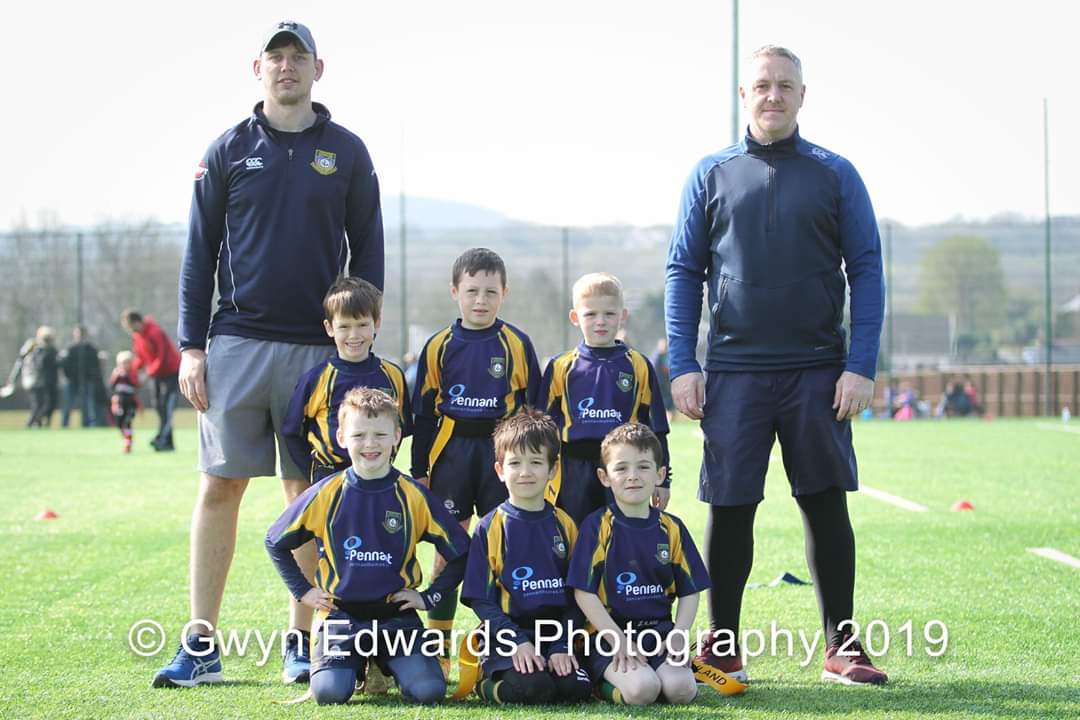 CefneithinRFC's tweet photo. @christoff7 and Jason Matthews proud coaches to the Under 7's. #FutureLookingGood
#GreenAndGoldArmy
#IrEithafDrosYrEithin https://t.co/lMb3LEgf6S