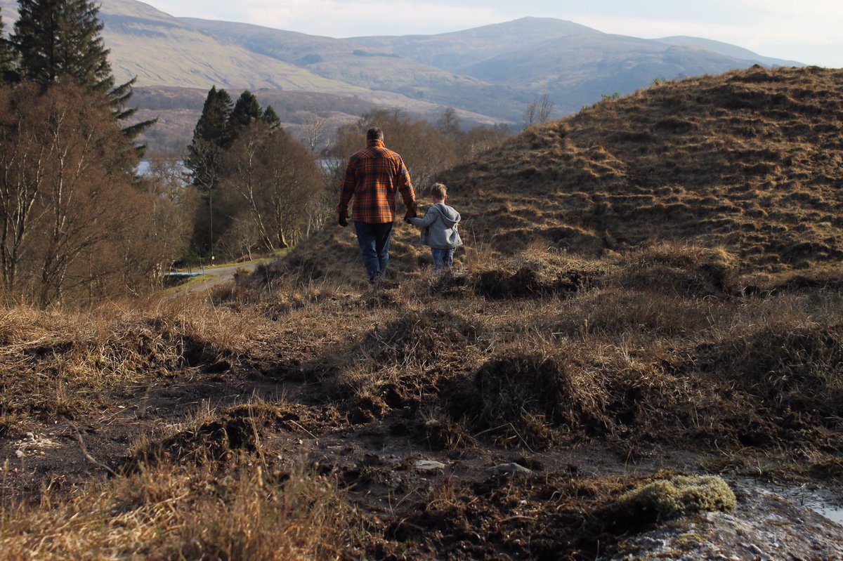 RichardMason73's tweet photo. Don’t go through shit on your own, take someone’s hand and walk through it together! #scotland #BenNevis #FortWilliam #TheBrownStuff #TheRedStuff #DeerShit https://t.co/AqeSvruXPQ