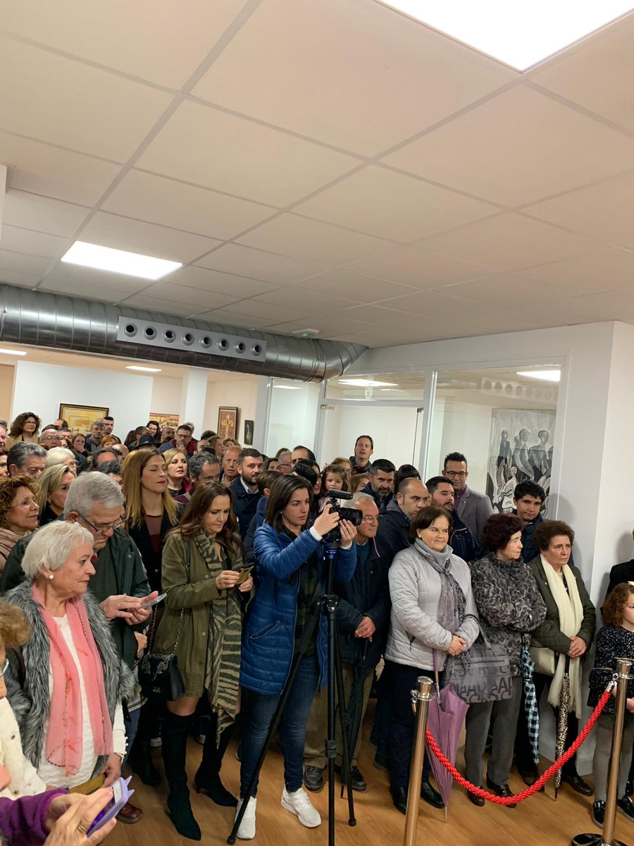 IzabeGomez's tweet photo. Inauguración de la exposición de nuestro pintor José Luís López Núñez en #salaexposiciones del antiguo mercado de abastos #abril #trayectoria #pintura #cultura #referencia #ubrique #integracion #accesibilidad @riverita007 @ma_chacon https://t.co/uTQXGW6Vmp