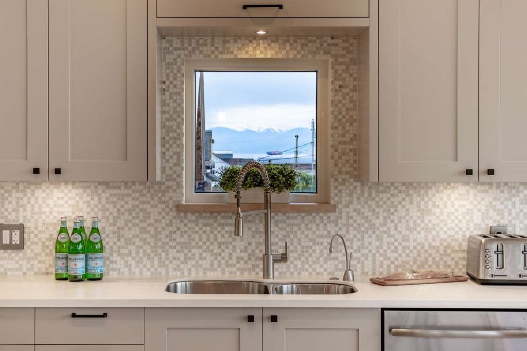 _GlossyMedia's tweet photo. I could certainly make good use of this amazing kitchen.  Watch for this new listing from @brettjones99 #newlisting #yyj #victoriarealestate
 #victoriahomes #realtoryyj #realestate #yyjrealtor #victoriarealtor #victoriahomesale #realtorvictoria https://t.co/KDopOZz4qj