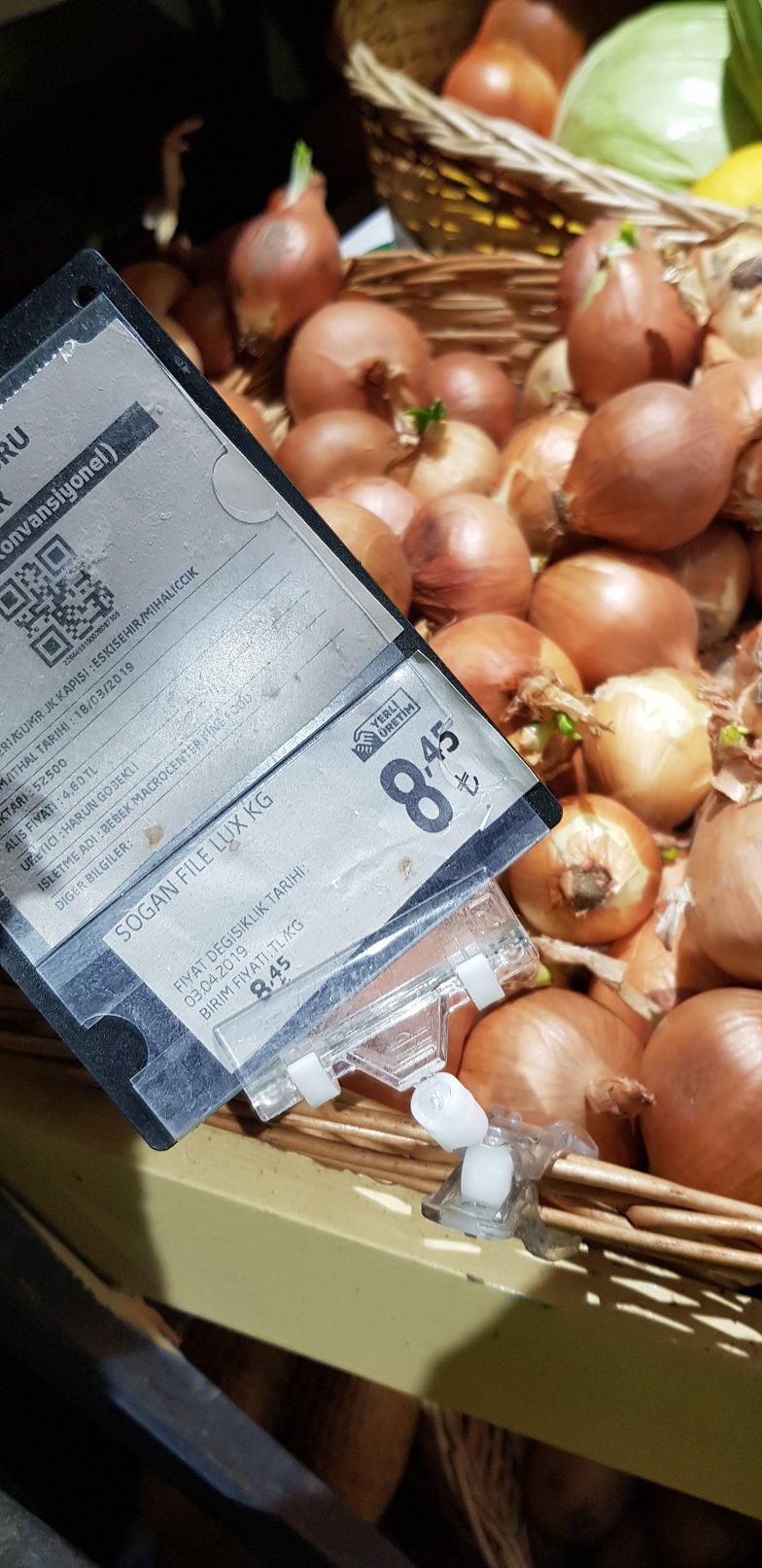 emin capa on twitter oradan oraya sogan pesinde kosarken farkettim iktidar a101 migros gibi marketlere sinirli miktarda curuk carik sogan ve patatesleri ucuza sattirip enflasyonu dusmus gibi gosteriyor sok ta kalan patatesi ben