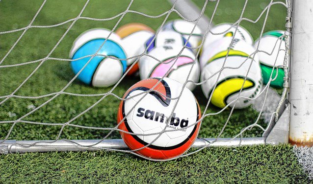 DSS herpakt zich VARIK/HEESSELT Na het 0-5-verlies van vorige week heeft DSS’14 zich zondag met 2-0 gerevancheerd op HRC’14. In de eerste helft was het DSS dat het initiatief nam en de... twib.in/l/bgKaa8o7kkkd