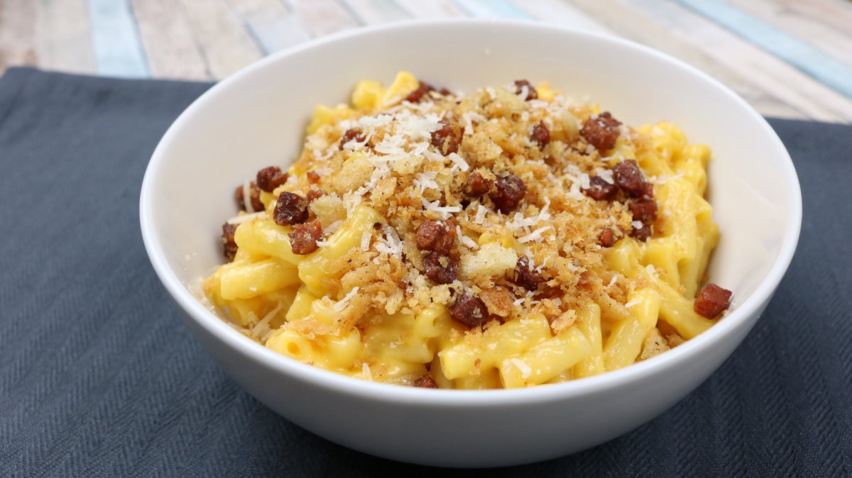 Mac and Cheese with Bacon, Panko and Parmesan on top. No oven🥰 
Full Recipe ➡️ youtu.be/oLTLgAcv4nw

#foodlovers #macandcheese #sunday #youtube #recipes #RecipeOfTheDay #cheese #BaconTimeFamily #BaconTime