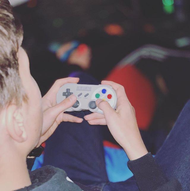 thepacvan's tweet photo. We’ve pulled the Retro 8bitdo wireless controller out for this one! #retro #nintendo #snes #nes #gaming #retrogame #retrogaming #fifa #mariokart #controller https://t.co/azPi8OgznX https://t.co/6VXeO5ZwGd