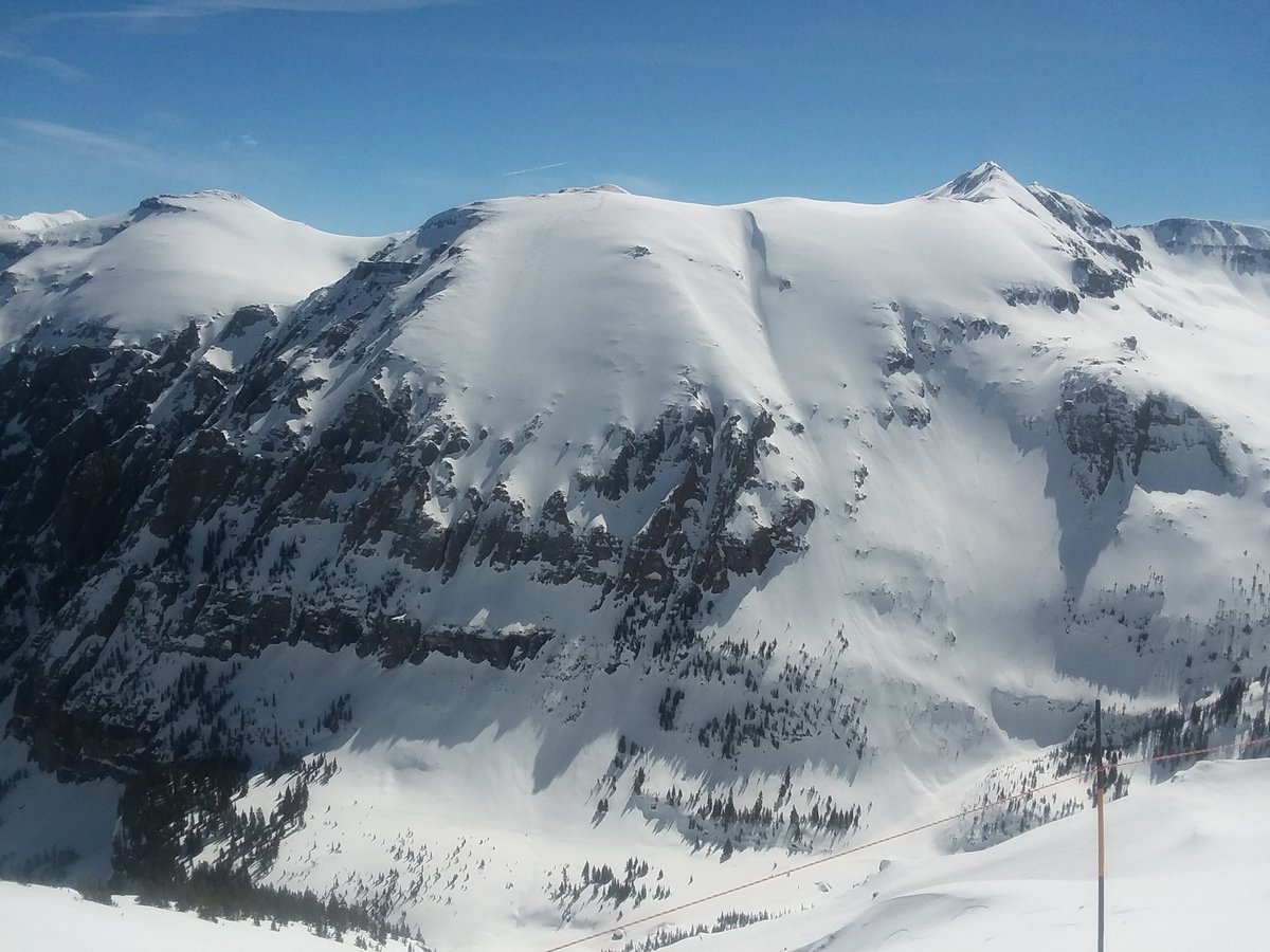 Jevtich1's tweet photo. #closingday #skinning skiing and #skimming skiing! #DiscoverTelluride @chris_tomer @wind4me @YvonneBatal @JenniferBroome @Matt_Kroschel @Colorado #solarSoLaR 😎❤ https://t.co/4BqE9hxWRz