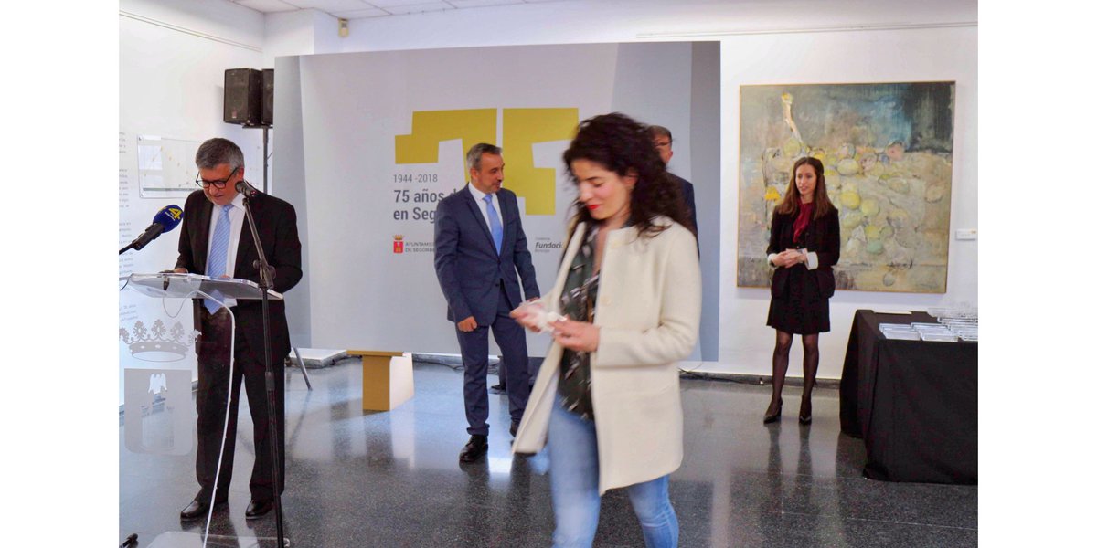 Meluca_arte's tweet photo. Ayer, en la inauguración de la exposición ”75 años de Arte en Segorbe", una muestra de las obras premiadas en el certamen José Camarón desde 1944 hasta ahora.
Un detalle obsequiarnos a todos los artistas premiados.
La magnífica identidad es obra de @bokuestudio. https://t.co/gsmEe9dRHr