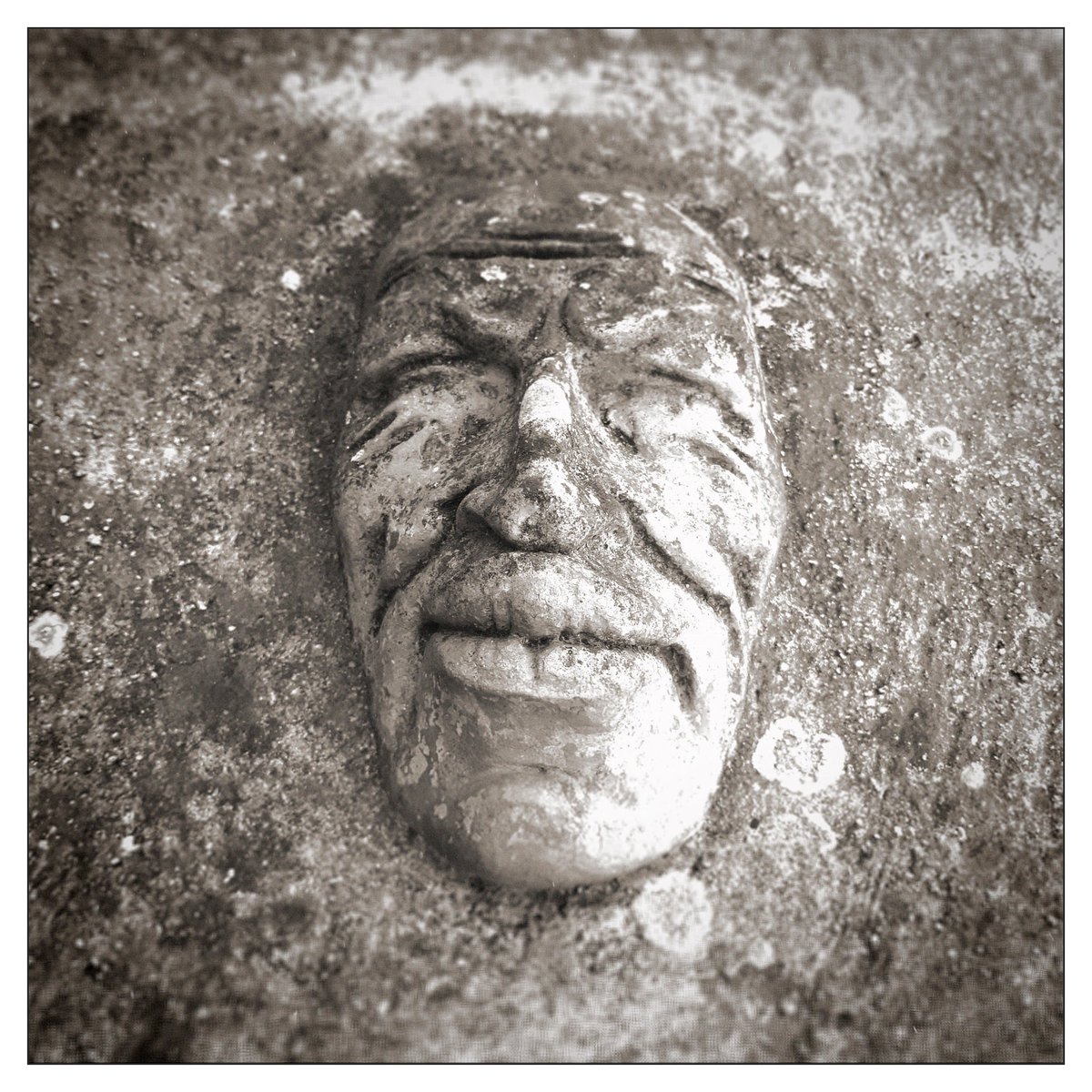 somestinkydude's tweet photo. #PokerFace #mobilephotography #blackandwhitephotography #kultcamera #texturehunter #oldplaces #medieval #97of365 #visualtweets https://t.co/Wbjc2jyZTc