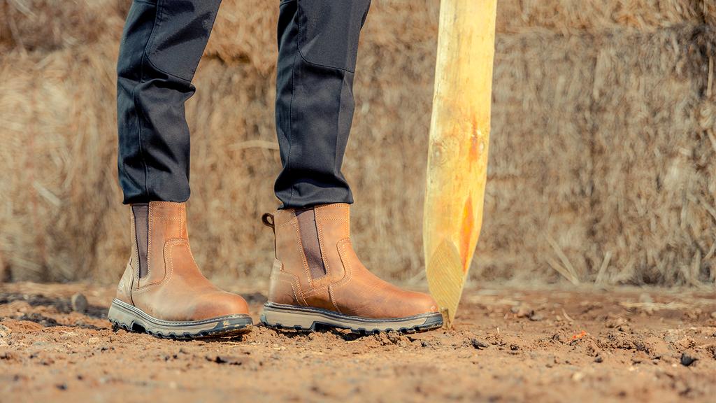 shopcatuk's tweet photo. Need a stylish light #industrial service #boot?
Ideal for the# modern #workplace and suited to light duty environments, this pull on boot is hard wearing, light weight and #comfortable due to the EASE #midsole & leather upper.
Get your #workboot ➡
https://t.co/VfZ9XoztTz https://t.co/LRs1E7wUF2