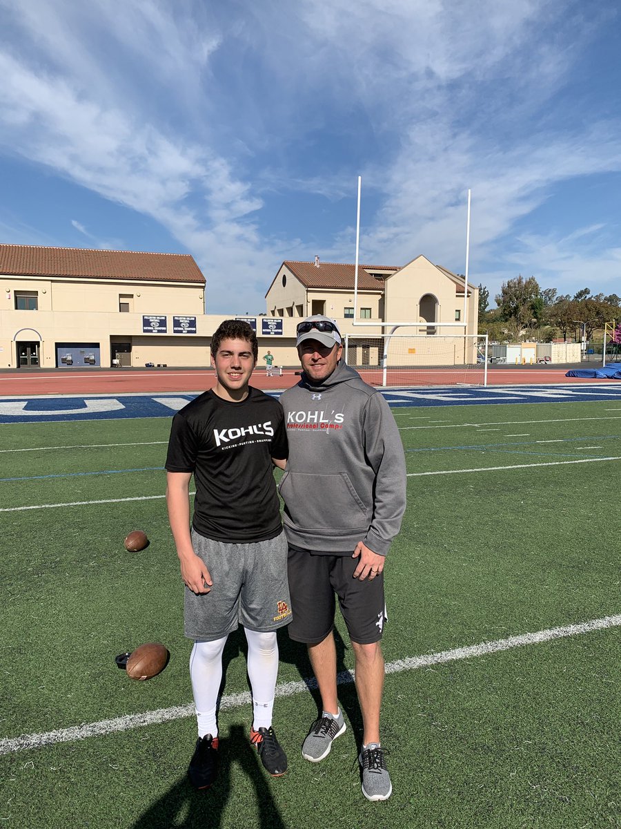 Huge thanks to Wil Lutz of the New Orleans Saints, Coach Kohl, and the @KohlsKicking staff for great training and another awesome weekend in Los Angeles @wil_lutz5 @KohlsHighlights #kohlstrained