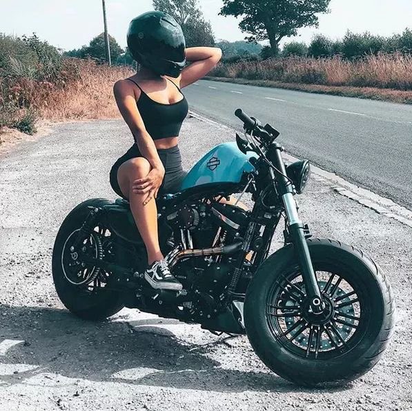 adrenalyn751's tweet photo. Je veux du cuir 🏍 https://t.co/CvTjhBd5NC