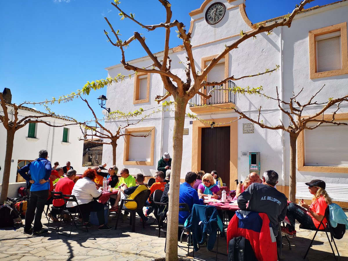 FundMata's tweet photo. #marxa2019 Gran esmorzar d'arribada a Can Mata. Gràcies @twcalmata per la col·laboració @twdescoberta. https://t.co/O3Ky8pXUo5